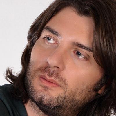 امید شیرودی